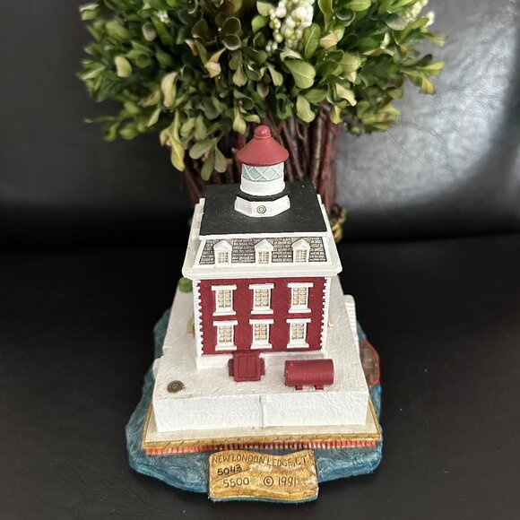 New London Ledge Connecticut #129 Harbor Lights Statuette 1991 - Picture 1 of 5